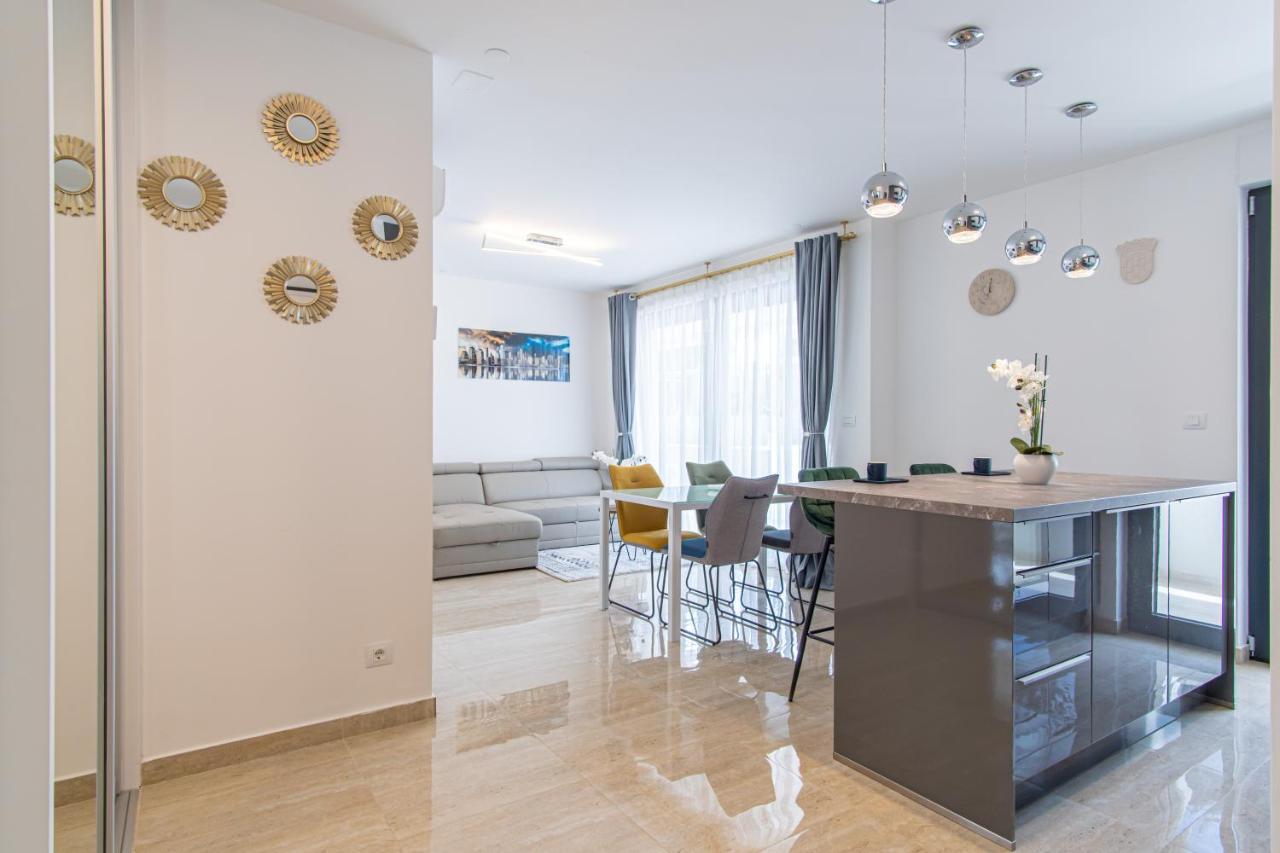 Ledeno More Luxury Apartments Split Exterior photo